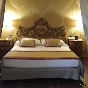 https://amadeus-venice.hotelinveneto.com